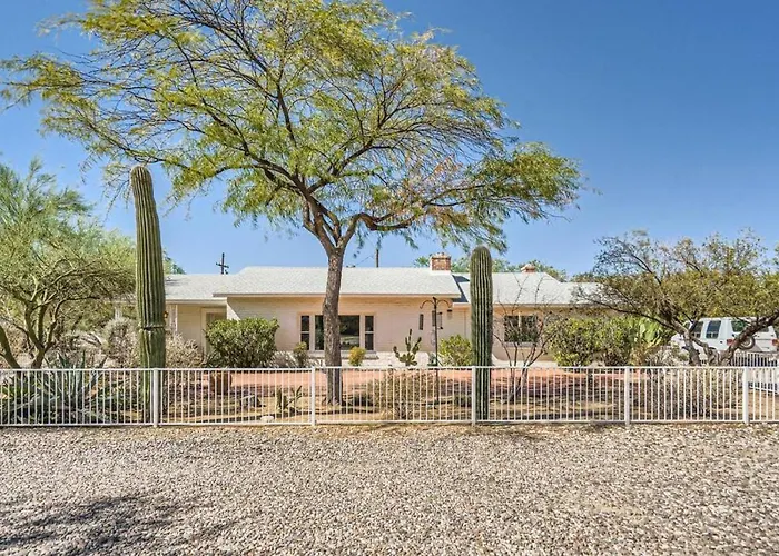 Casas Adobes With A Salt Water Pool Holiday home *